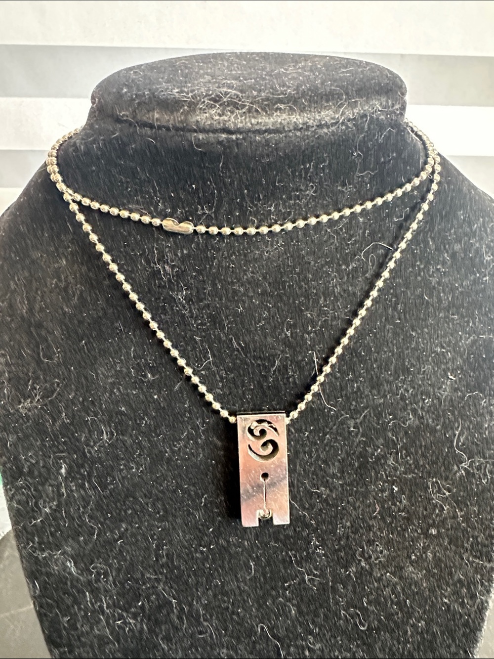 Silver Tone Cutout Yin Yang Pendant Necklace Single Rhinestone Harmony Spiritual